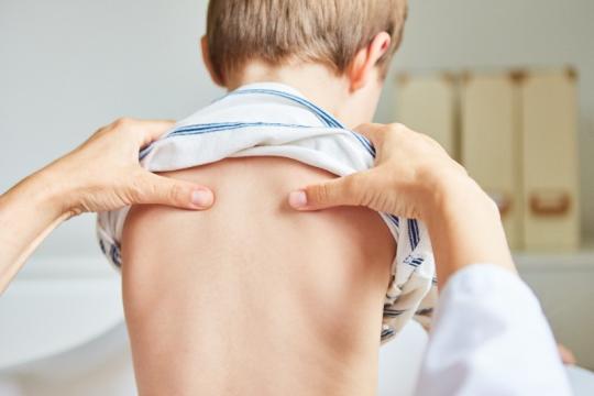 Séance ostéopathe pour enfant